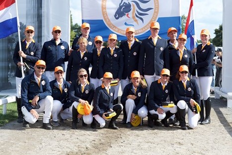 ruiters met begeleiders