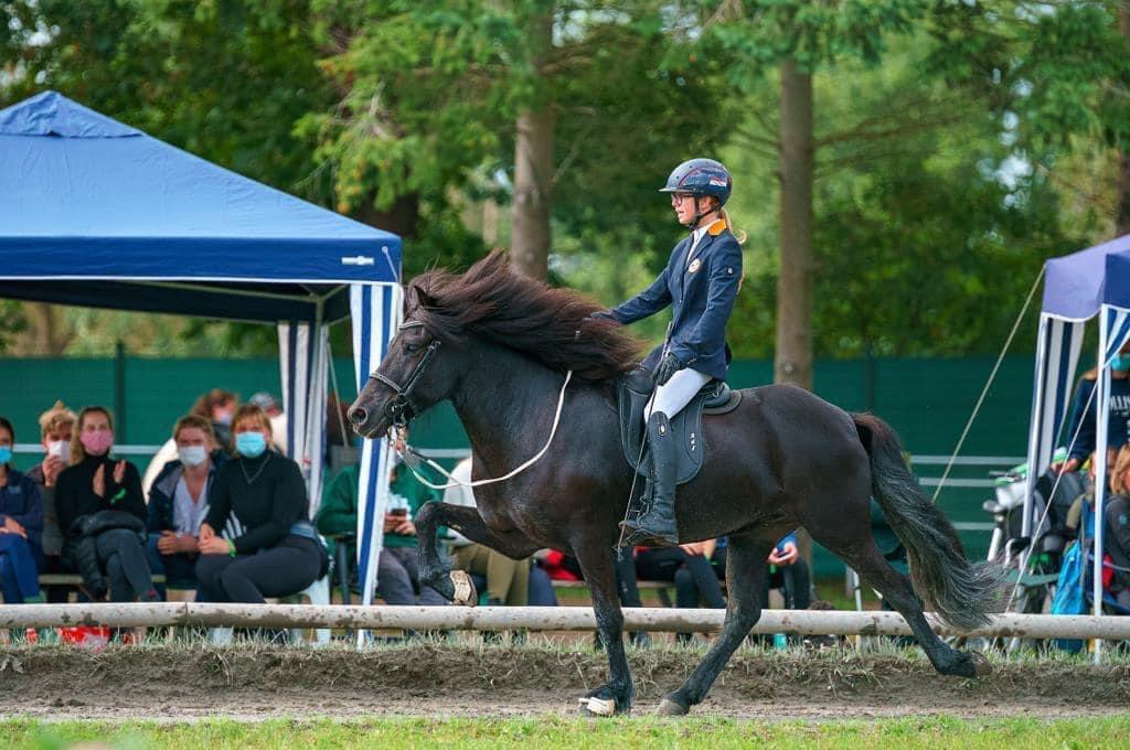 Esmee Versteeg naar het NK2021